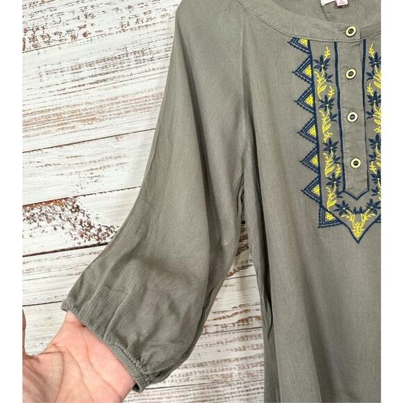 Pink Lily Women's Embroidered Henley Flowy Boho Blouse Olive Green Size Small - Picture 5 of 14